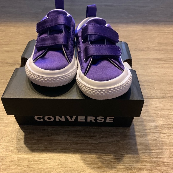 Infant Converse One Star Purple Sneakers - Picture 5 of 5